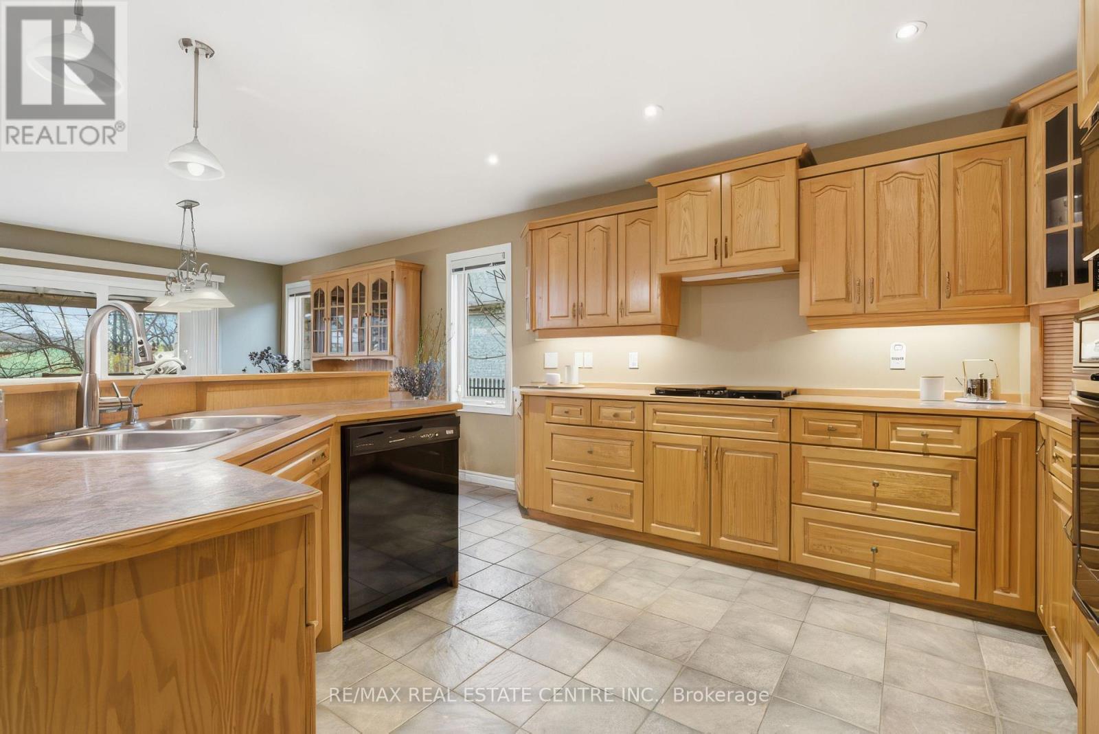 38 Rhine Meadow Road, Woolwich, Ontario  N0B 2M1 - Photo 11 - X12988746