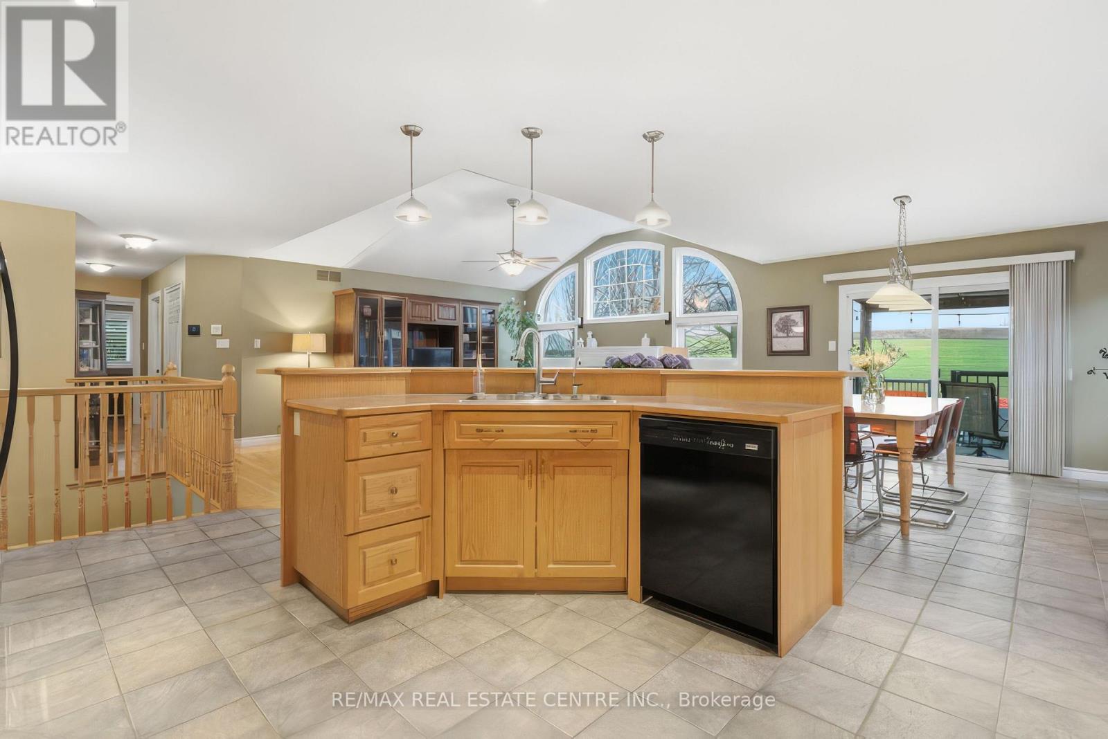 38 Rhine Meadow Road, Woolwich, Ontario  N0B 2M1 - Photo 12 - X12988746