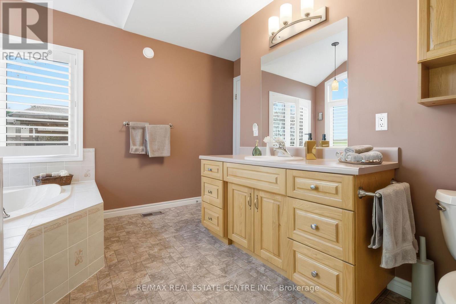 38 Rhine Meadow Road, Woolwich, Ontario  N0B 2M1 - Photo 24 - X12988746