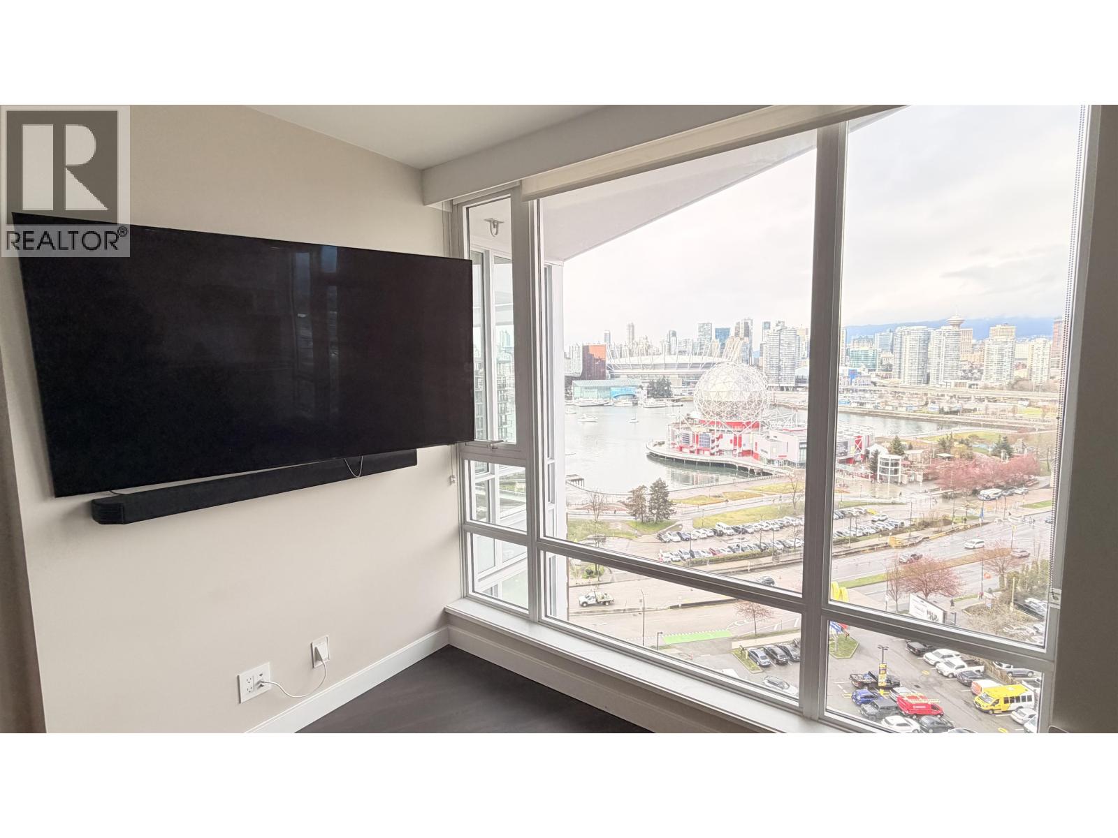 2015 1618 Quebec Street, Vancouver, British Columbia  V6A 0C5 - Photo 3 - R3096874