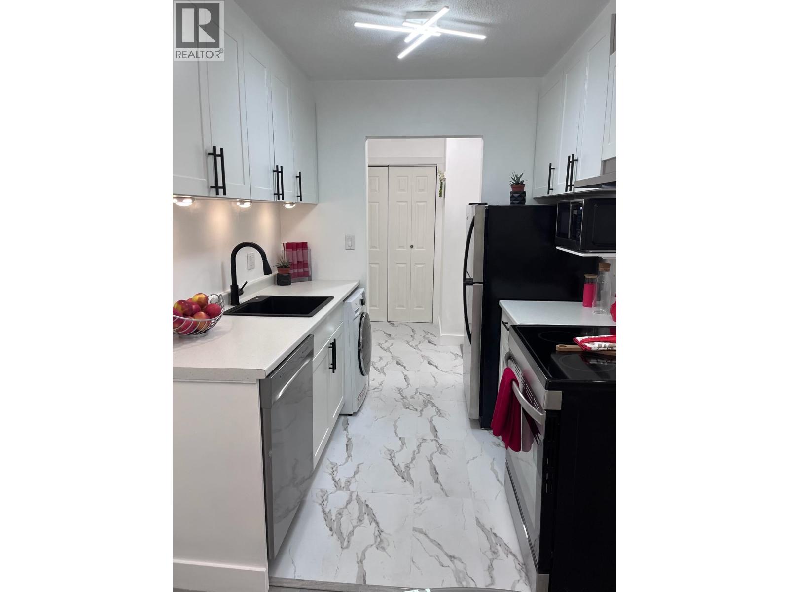 212 780 PREMIER STREET, North Vancouver, British Columbia