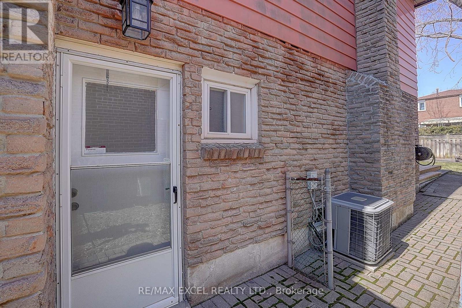 28 Holsworthy Crescent, Markham, Ontario  L3T 4C6 - Photo 46 - N12894080