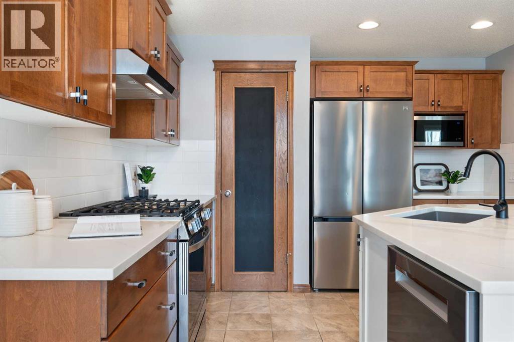 142 Coopers Bay Sw, Airdrie, Alberta  T4B 3K2 - Photo 9 - A2298253