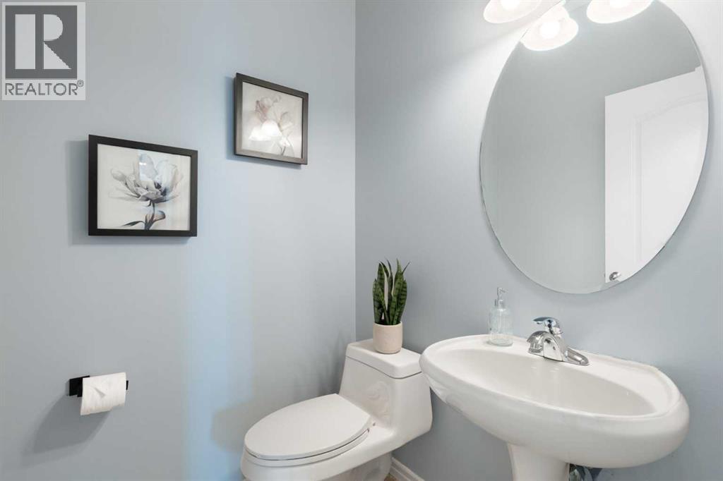 142 Coopers Bay Sw, Airdrie, Alberta  T4B 3K2 - Photo 4 - A2298253