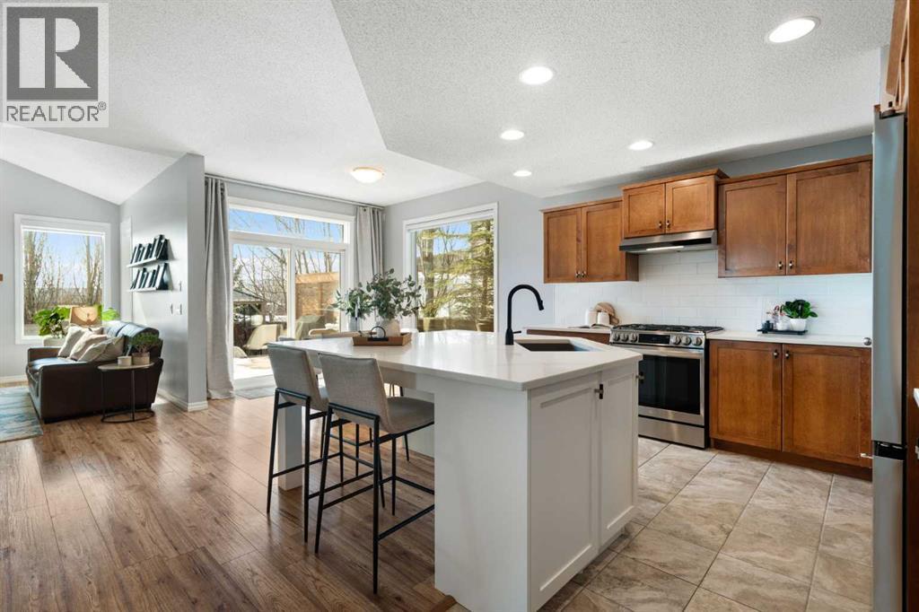 142 Coopers Bay Sw, Airdrie, Alberta  T4B 3K2 - Photo 6 - A2298253