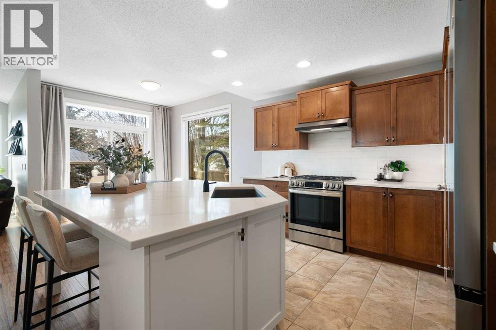 142 Coopers Bay Sw, Airdrie, Alberta  T4B 3K2 - Photo 11 - A2298253