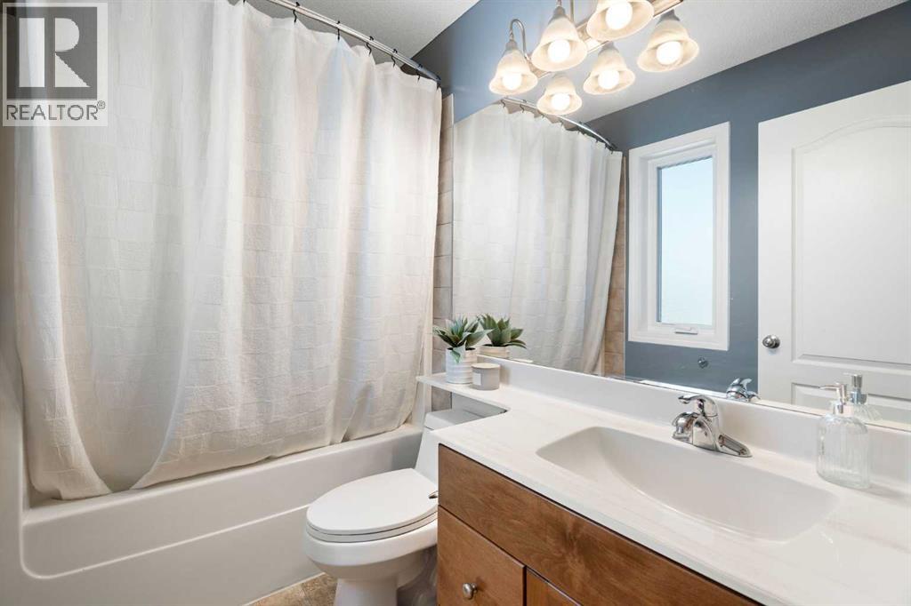 142 Coopers Bay Sw, Airdrie, Alberta  T4B 3K2 - Photo 31 - A2298253