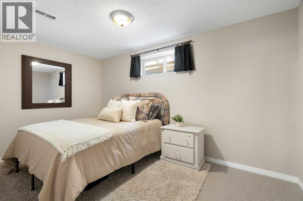 142 Coopers Bay Sw, Airdrie, Alberta  T4B 3K2 - Photo 35 - A2298253