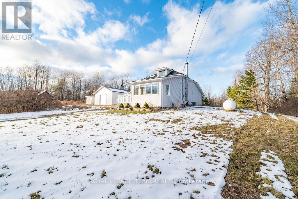 1150 Constant Lake Road, Bonnechere Valley, Ontario  K0J 1T0 - Photo 12 - X12988766