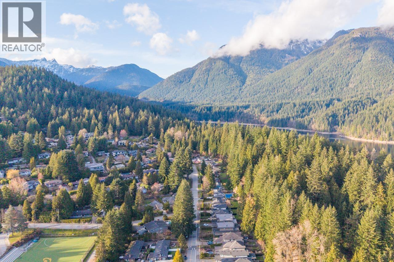 31 Glenmore Drive, West Vancouver, British Columbia  V7S 1A5 - Photo 2 - R3106609