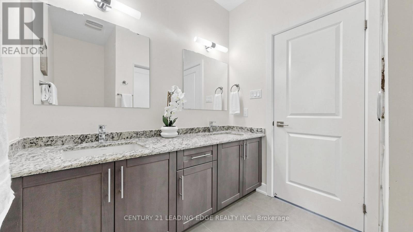 27 Poplar Drive, Richmond Hill, Ontario L4E 2Y4 - Photo 33 - N12977244