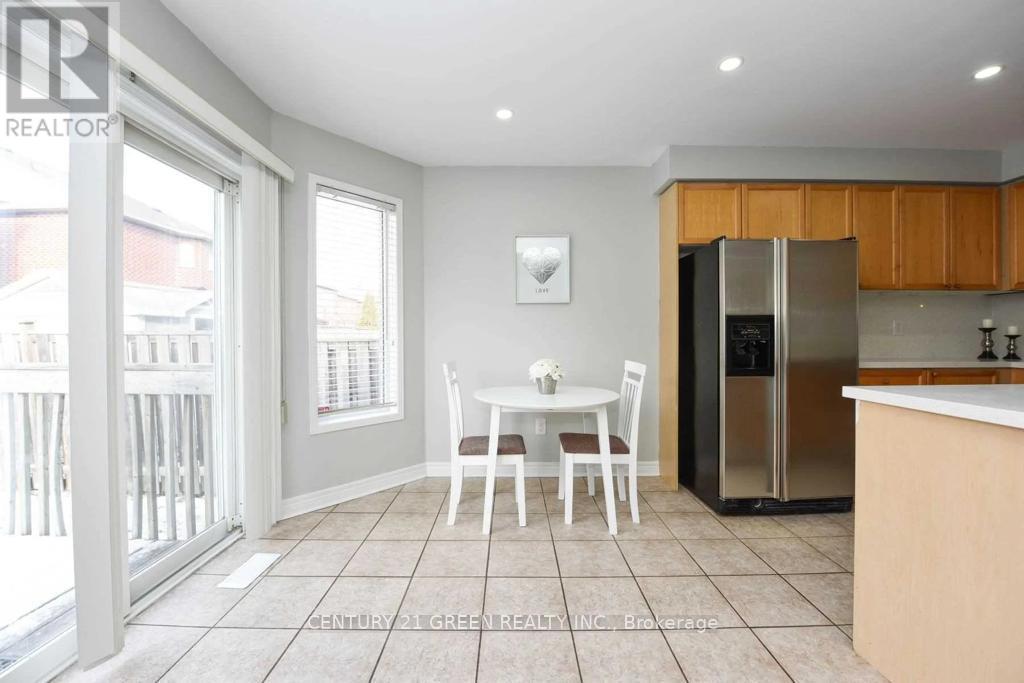 11 Penbridge Circle, Brampton, Ontario L7A 2P8 - Photo 11 - W12988762