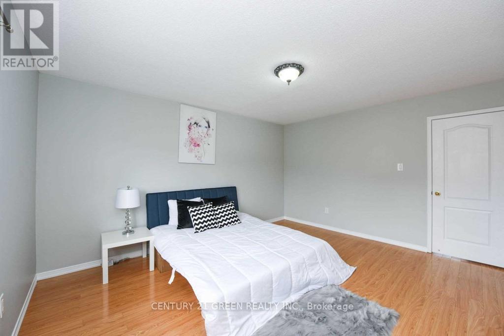 11 Penbridge Circle, Brampton, Ontario L7A 2P8 - Photo 18 - W12988762