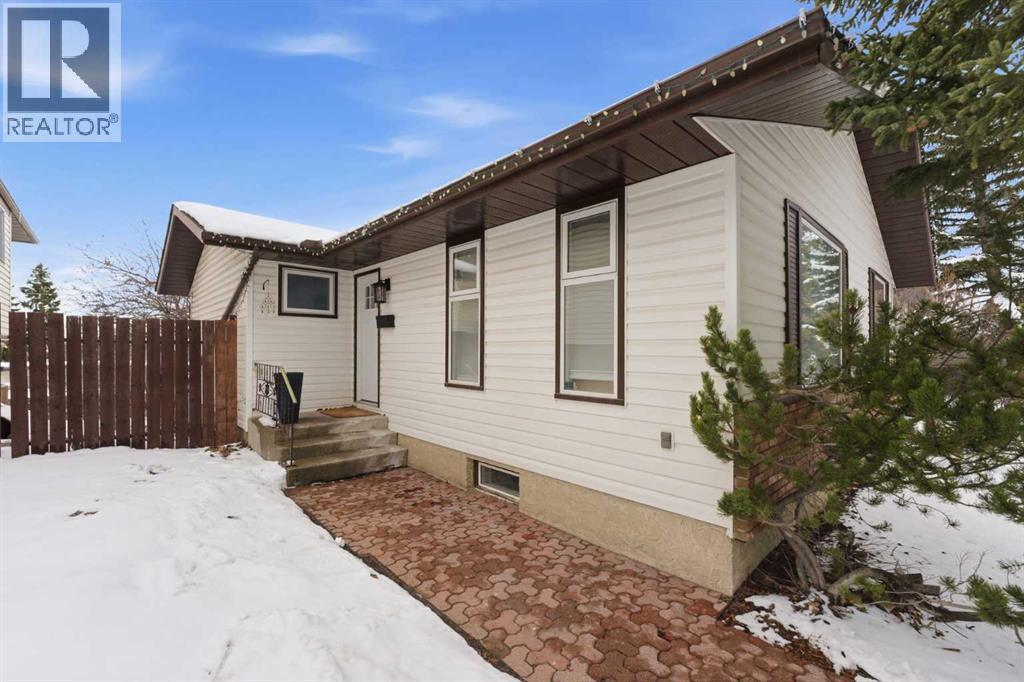 8119 Ranchview Drive Nw, Calgary, Alberta  T3G 1G6 - Photo 3 - A2298459