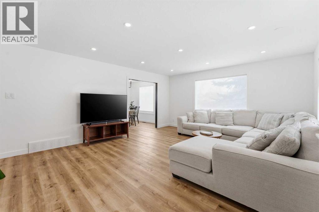 8119 Ranchview Drive Nw, Calgary, Alberta  T3G 1G6 - Photo 12 - A2298459