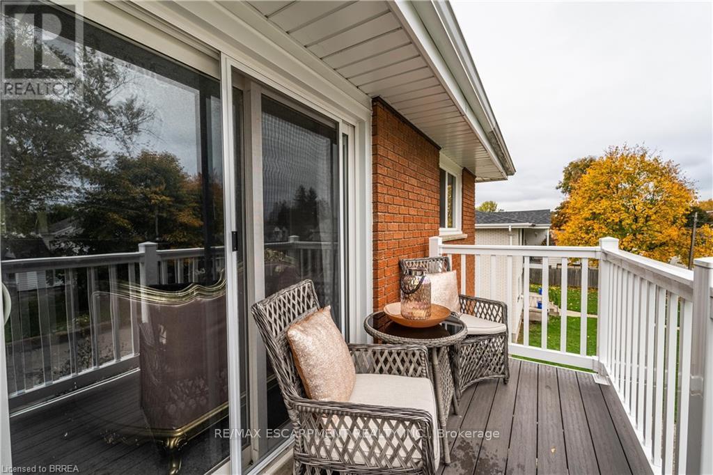 #upper - 29 Pontiac Street, Brantford, Ontario  N3S 2A6 - Photo 10 - X12988768