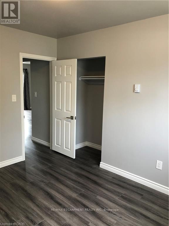 #upper - 29 Pontiac Street, Brantford, Ontario  N3S 2A6 - Photo 23 - X12988768