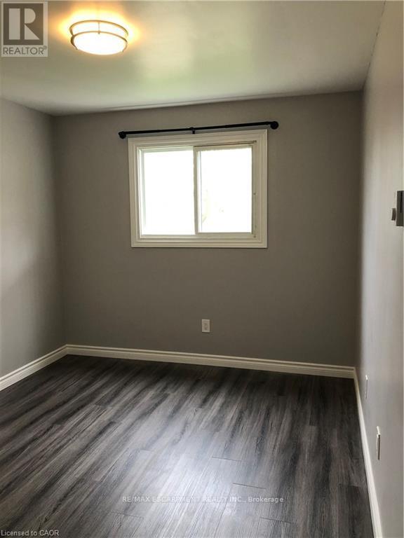 #upper - 29 Pontiac Street, Brantford, Ontario  N3S 2A6 - Photo 24 - X12988768