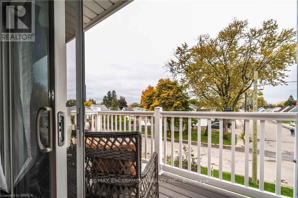 #upper - 29 Pontiac Street, Brantford, Ontario  N3S 2A6 - Photo 28 - X12988768