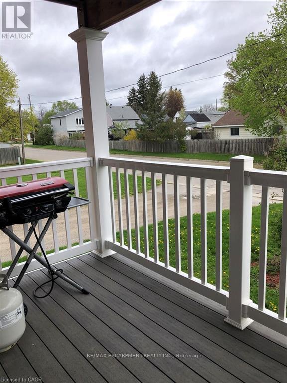 #upper - 29 Pontiac Street, Brantford, Ontario  N3S 2A6 - Photo 4 - X12988768