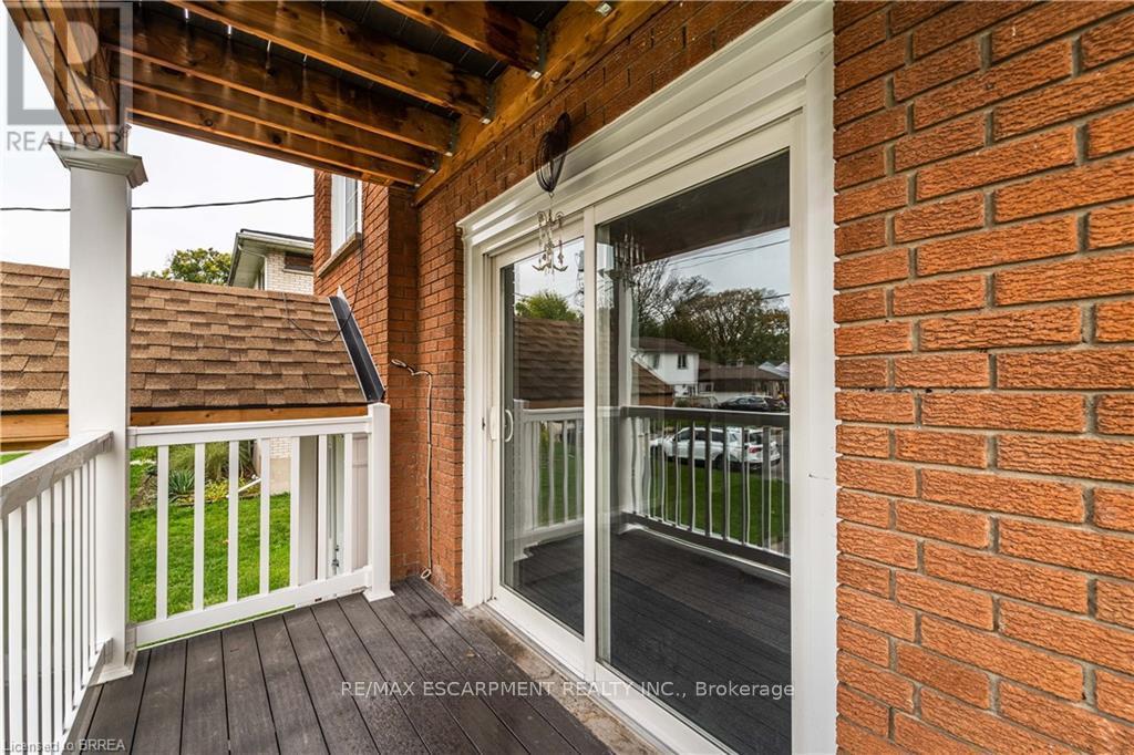 #upper - 29 Pontiac Street, Brantford, Ontario  N3S 2A6 - Photo 5 - X12988768