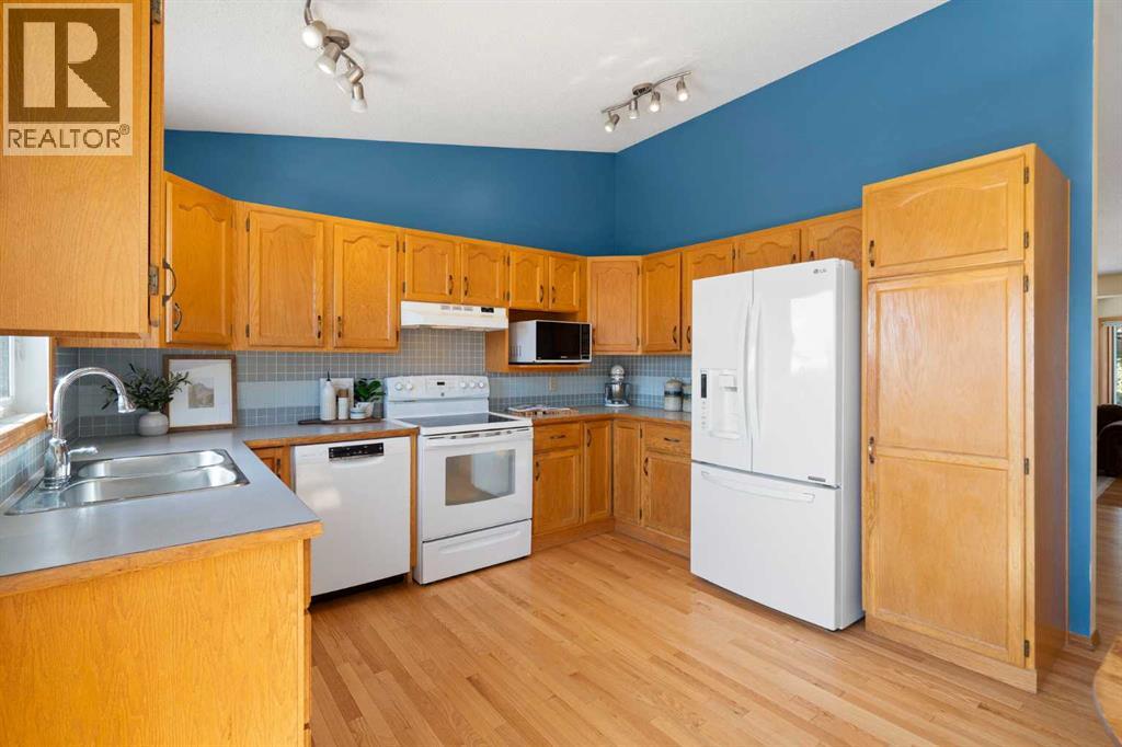 221 Scurfield Place Nw, Calgary, Alberta  T3L 1T3 - Photo 13 - A2299308