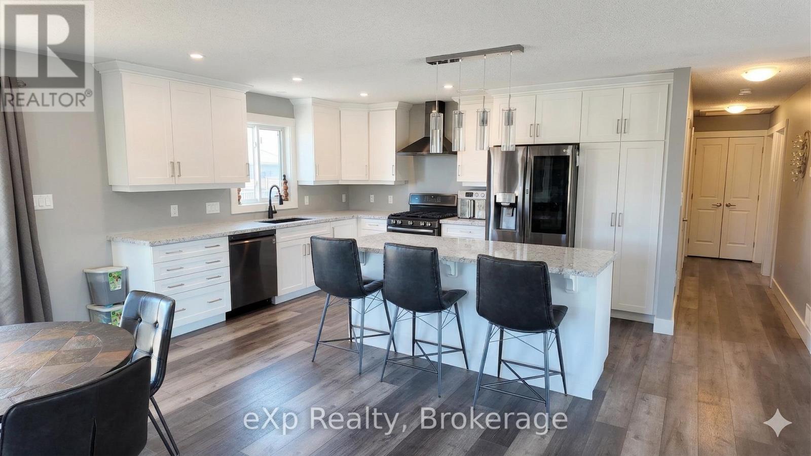 417 Buckby Lane, Saugeen Shores, Ontario  N0H 2C1 - Photo 3 - X12984806