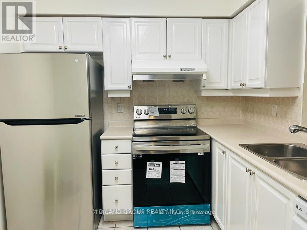 501 - 18 Sommerset Way, Toronto, Ontario  M2N 6X5 - Photo 4 - C12988778