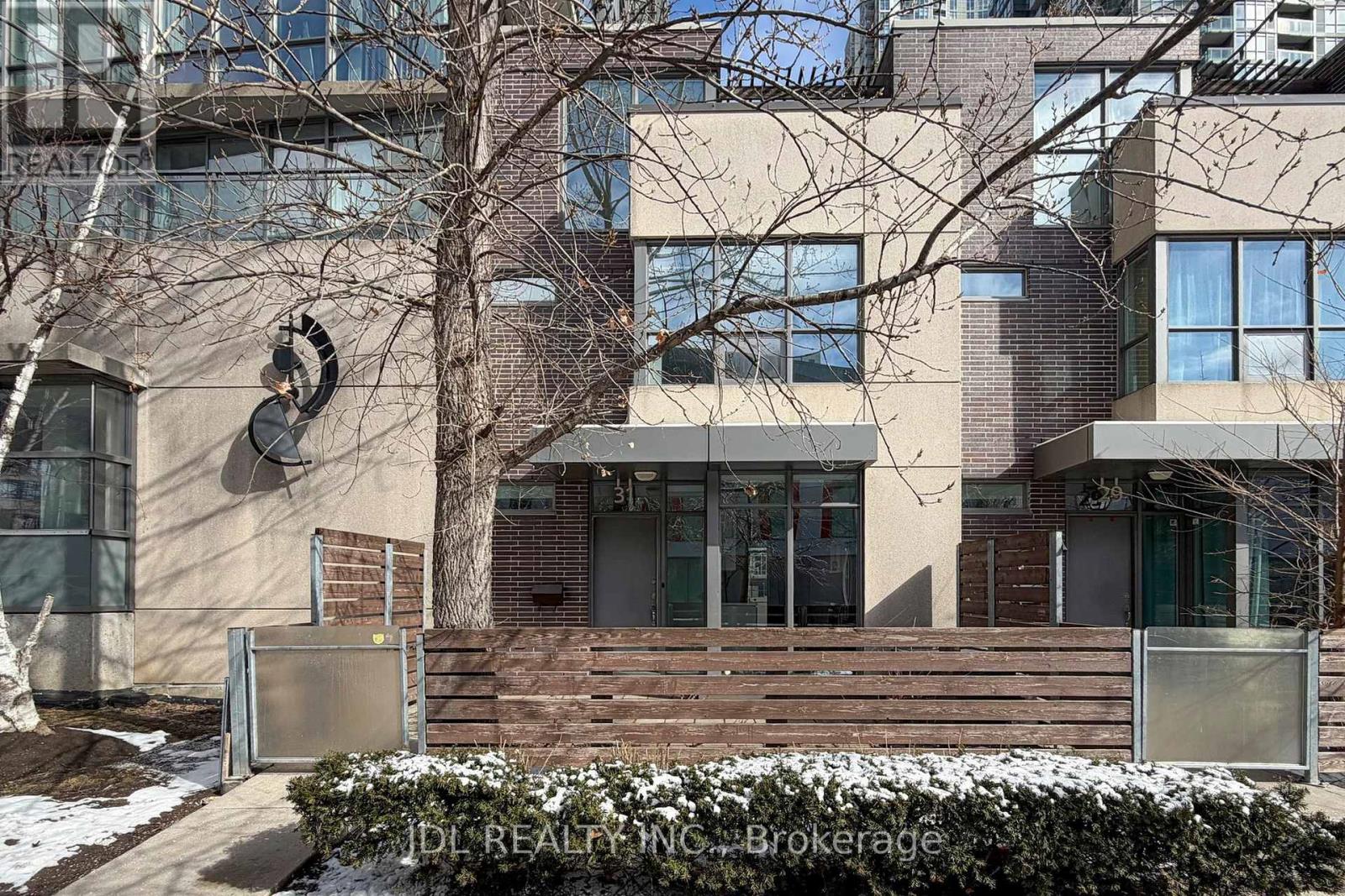 TH8 - 31 BRUNEL COURT, Toronto, Ontario