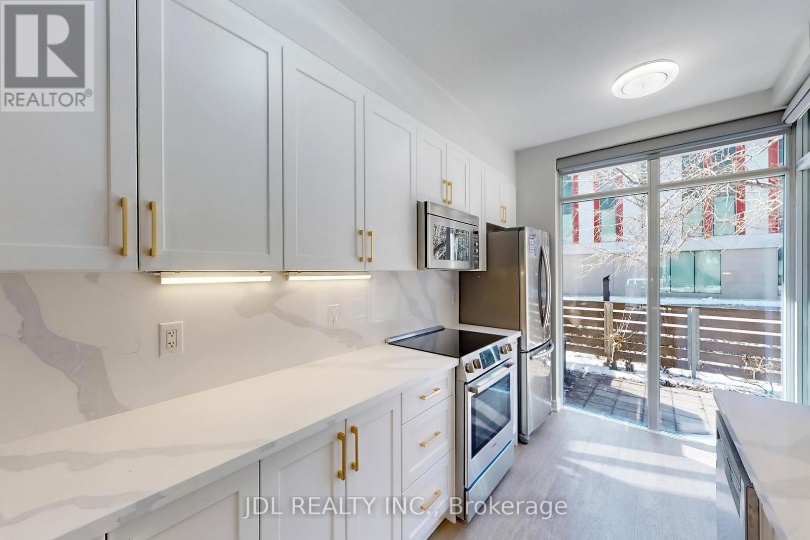 Th8 - 31 Brunel Court, Toronto, Ontario  M5V 3Y2 - Photo 7 - C12988790