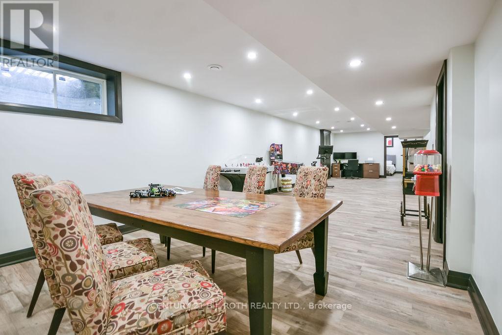 8 Merrington Avenue, Oro-Medonte, Ontario  L3V 6H2 - Photo 25 - S12988782