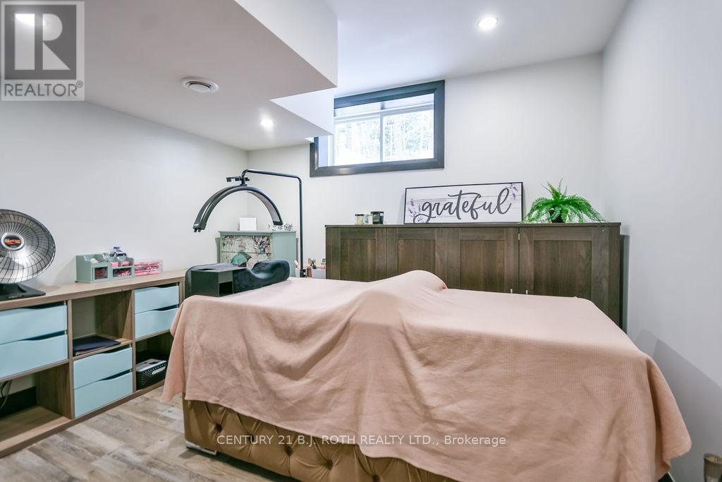 8 Merrington Avenue, Oro-Medonte, Ontario  L3V 6H2 - Photo 28 - S12988782