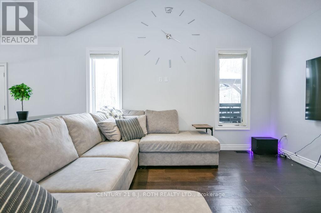 8 Merrington Avenue, Oro-Medonte, Ontario  L3V 6H2 - Photo 8 - S12988782