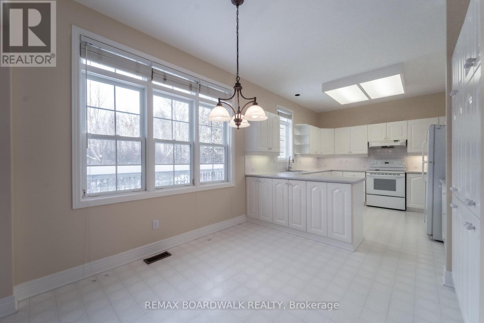 57 Mattawa Crescent, Ottawa, Ontario  K2M 2E8 - Photo 16 - X12881888