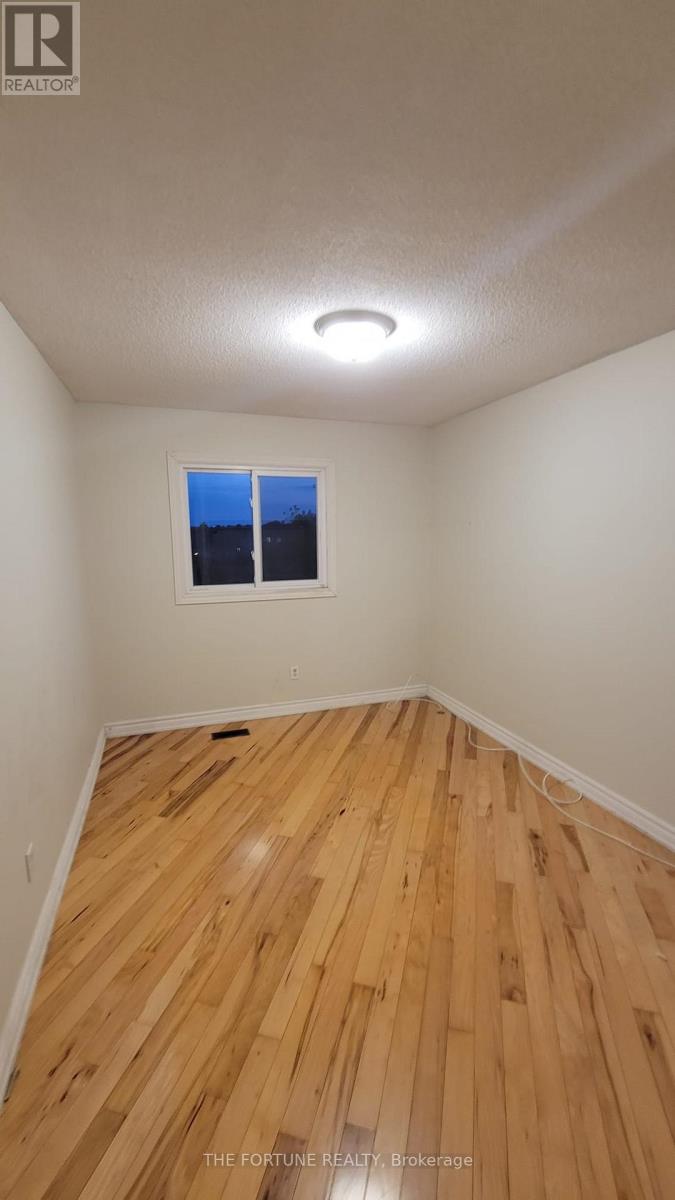 44 Rotherglen (Main) Court, Brampton, Ontario  L6X 2S1 - Photo 11 - W12988784