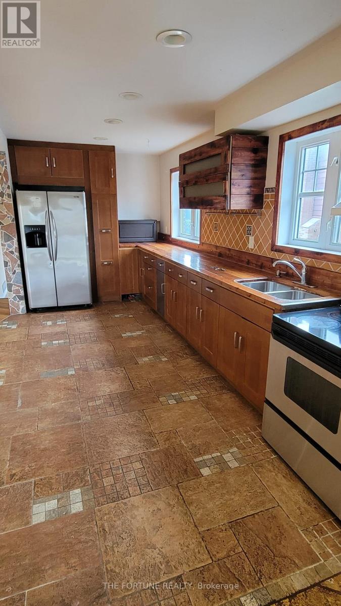 44 Rotherglen (Main) Court, Brampton, Ontario  L6X 2S1 - Photo 2 - W12988784