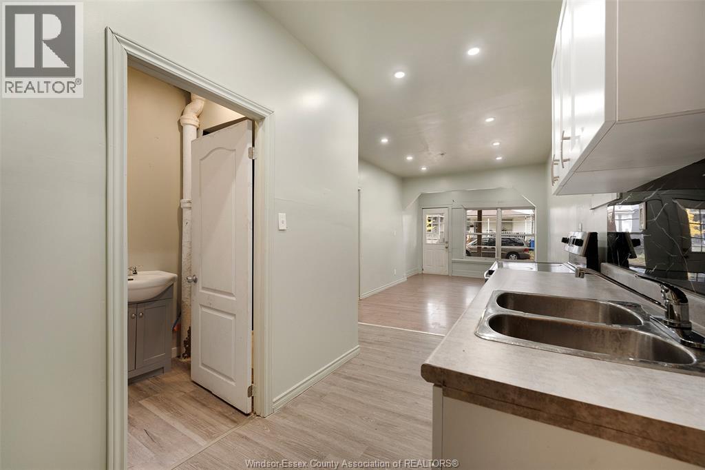 987 Lincoln, Windsor, Ontario  N8Y 2H3 - Photo 10 - 26007870