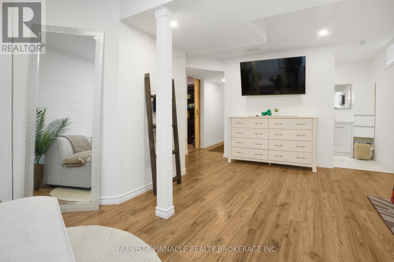 Photo 27 of 37 for 44 Golfdale Crescent