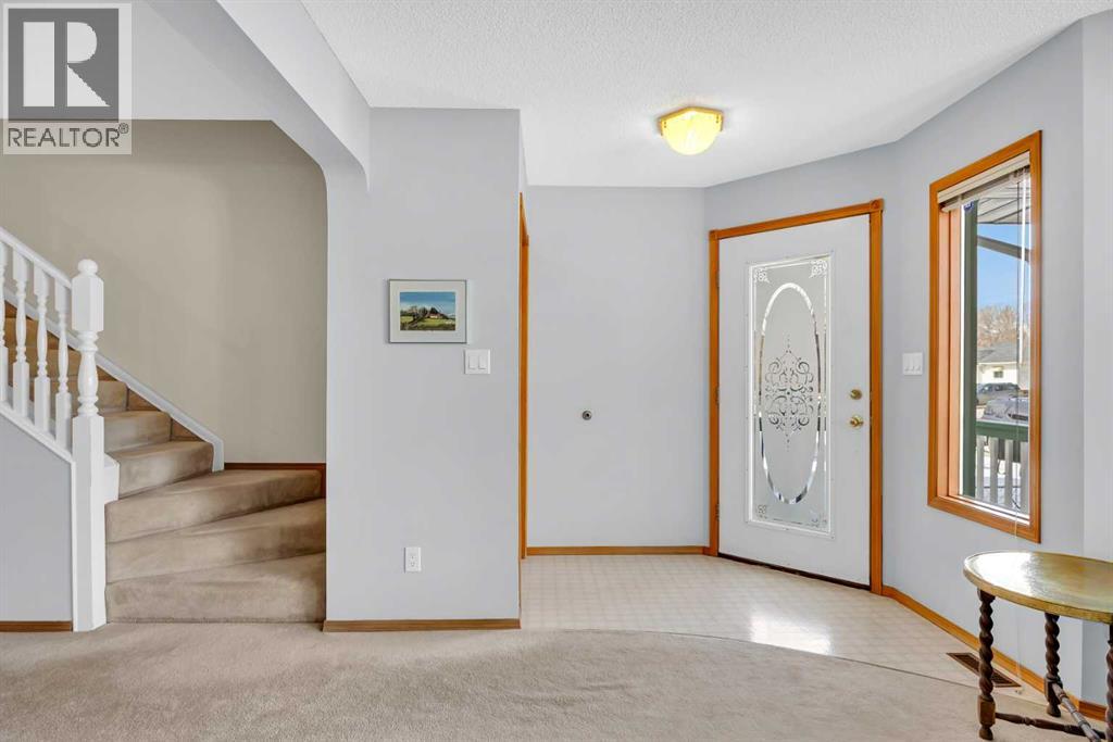 527 25 Avenue Ne, Calgary, Alberta  T2E 1Y6 - Photo 3 - A2299491