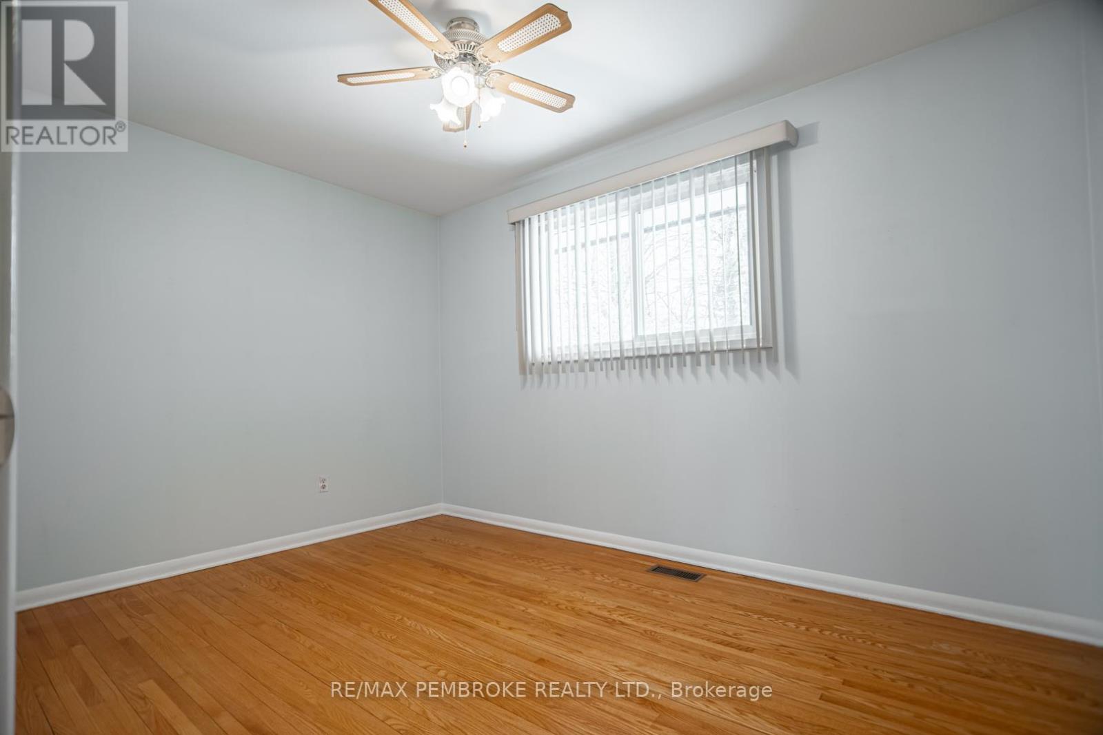 395 Chamberlain Street, Pembroke, Ontario  K8A 2N3 - Photo 14 - X12988804