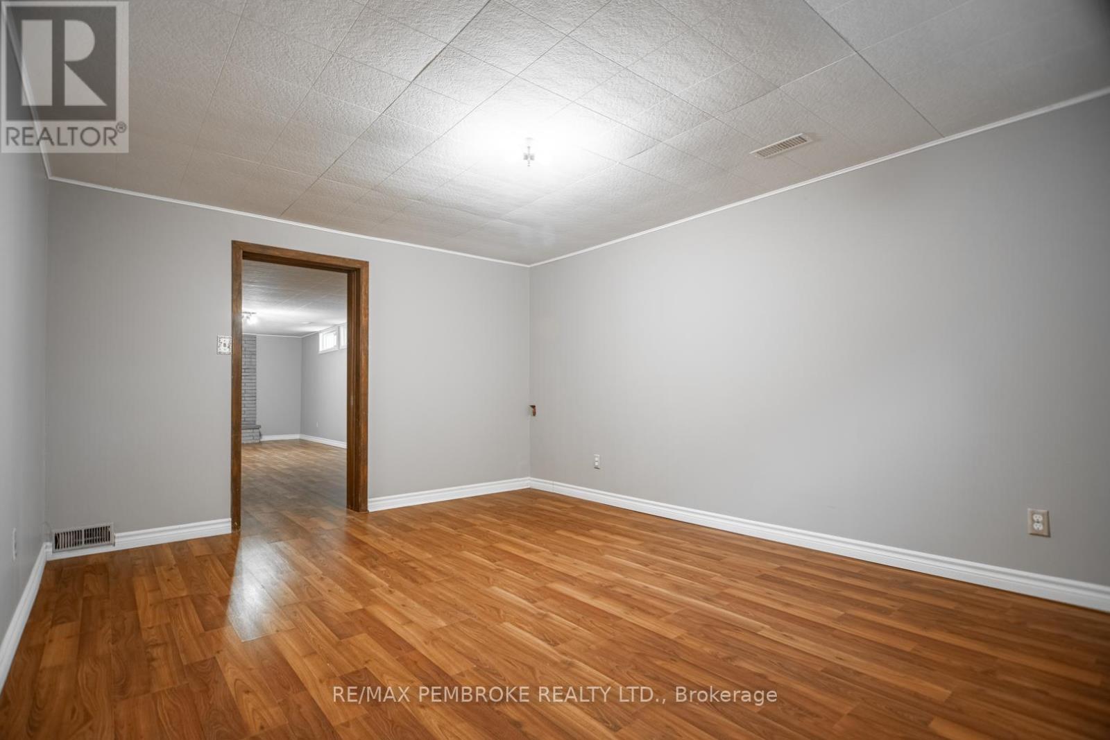 395 Chamberlain Street, Pembroke, Ontario  K8A 2N3 - Photo 18 - X12988804