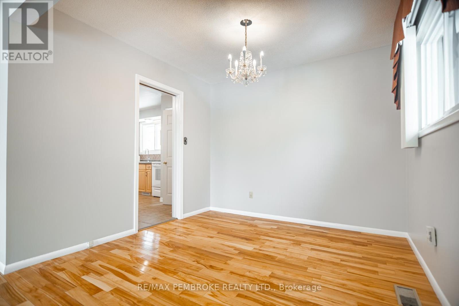 395 Chamberlain Street, Pembroke, Ontario  K8A 2N3 - Photo 27 - X12988804