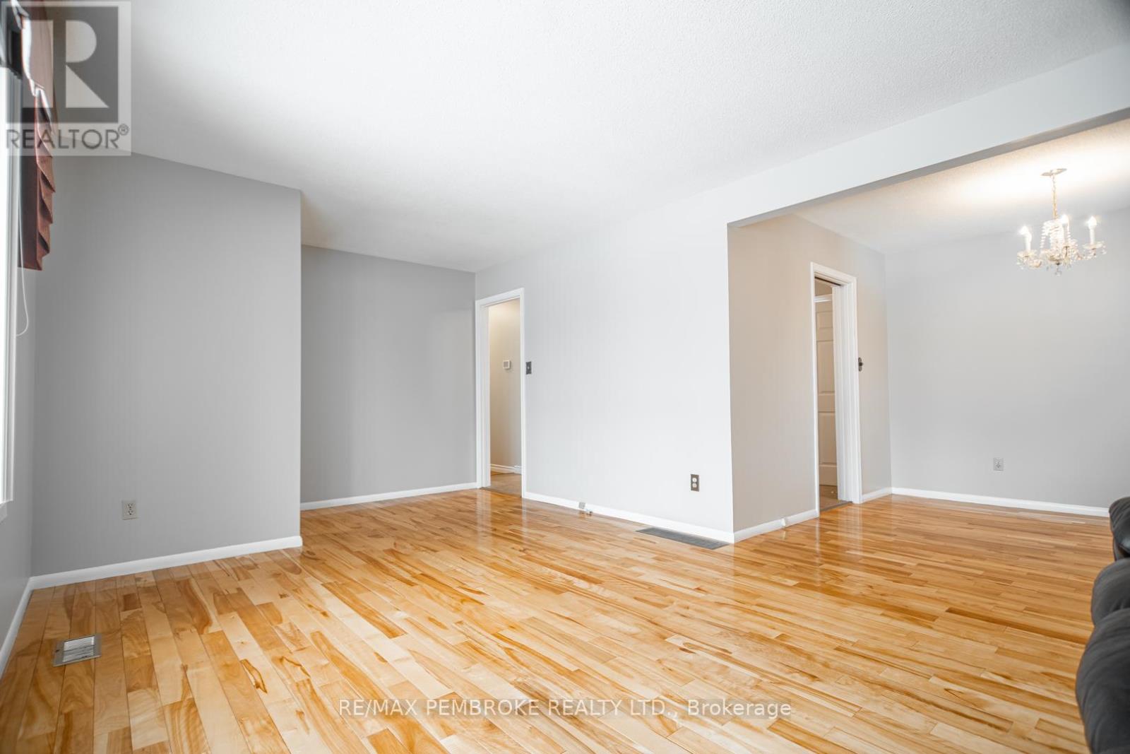 395 Chamberlain Street, Pembroke, Ontario  K8A 2N3 - Photo 28 - X12988804