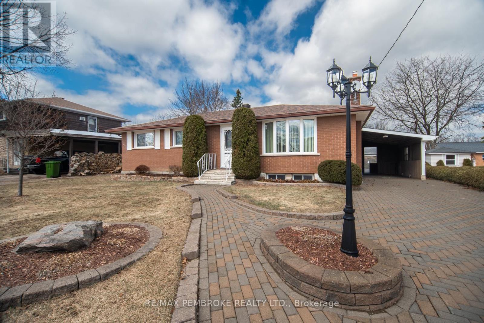 395 Chamberlain Street, Pembroke, Ontario  K8A 2N3 - Photo 36 - X12988804