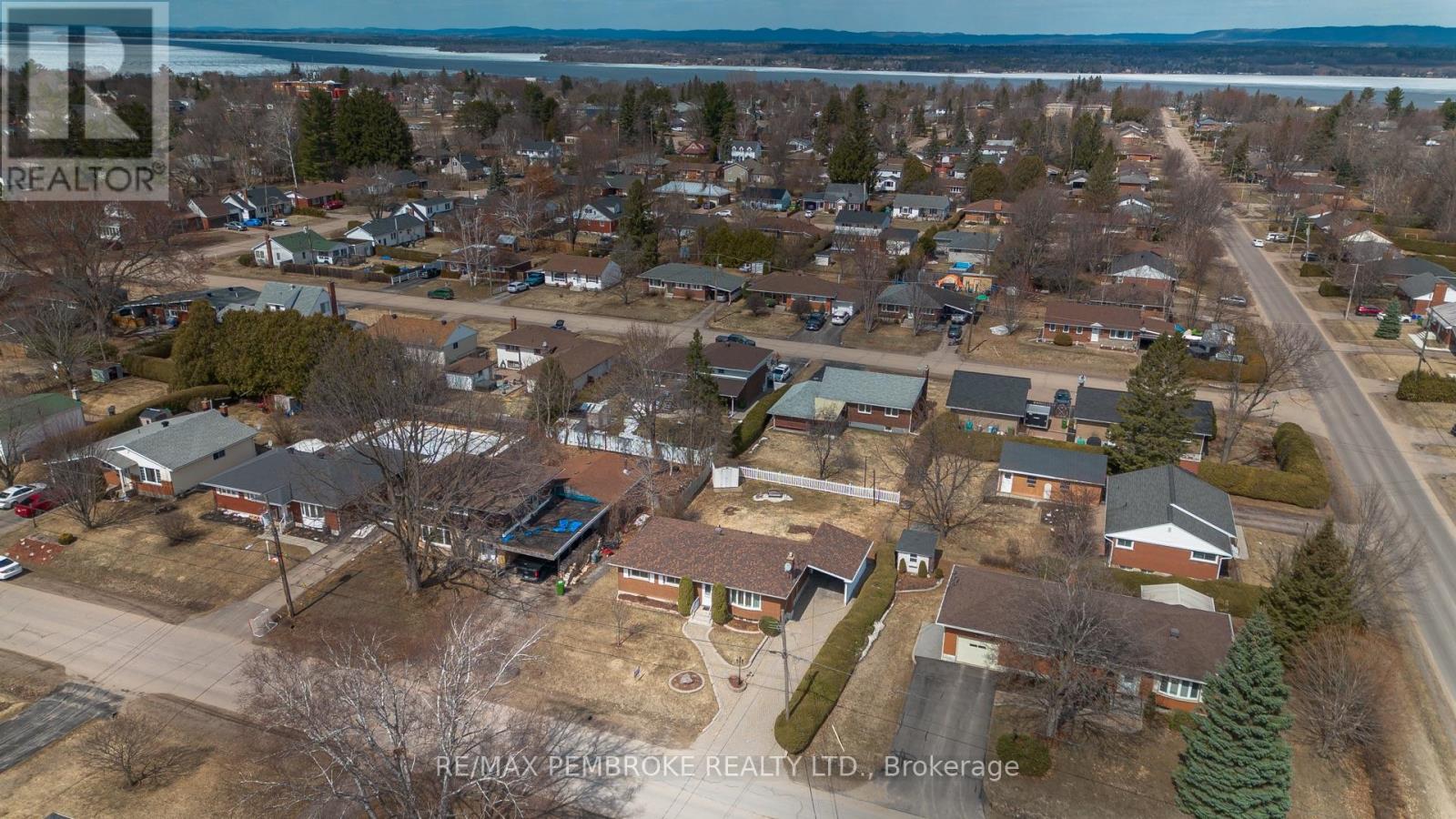 395 Chamberlain Street, Pembroke, Ontario  K8A 2N3 - Photo 37 - X12988804