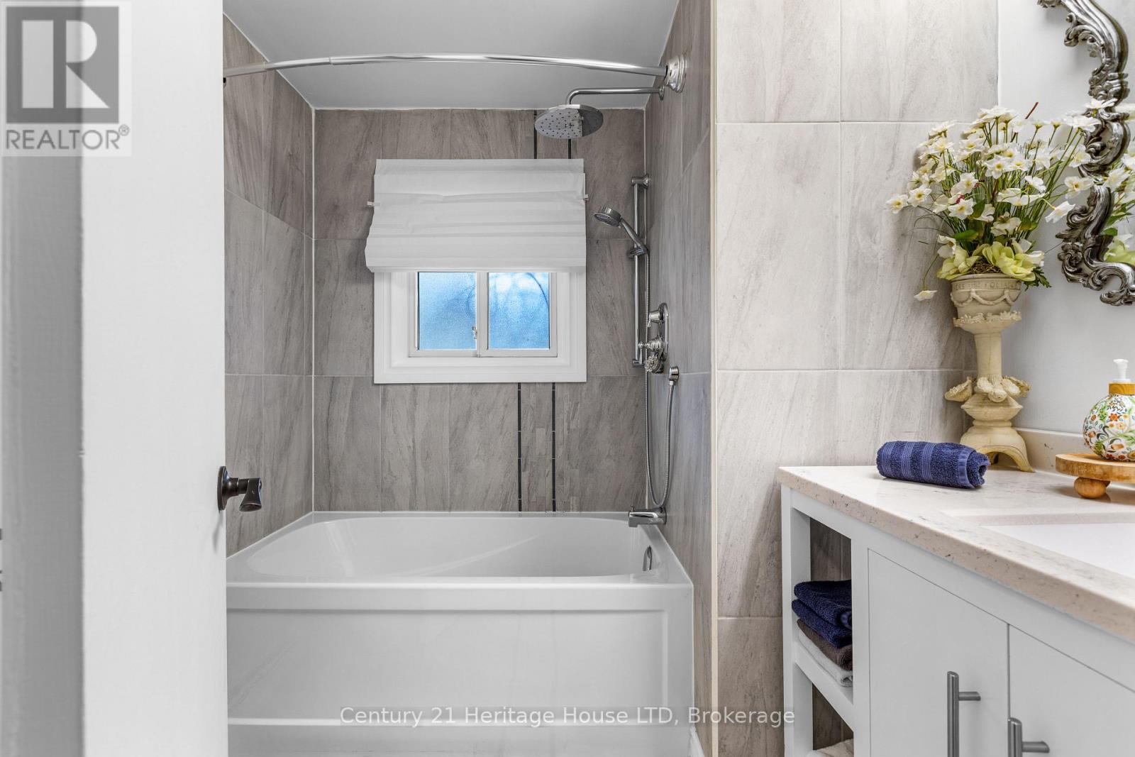 8 Saturn Court, St. Catharines, Ontario  L2M 2T1 - Photo 12 - X12988802