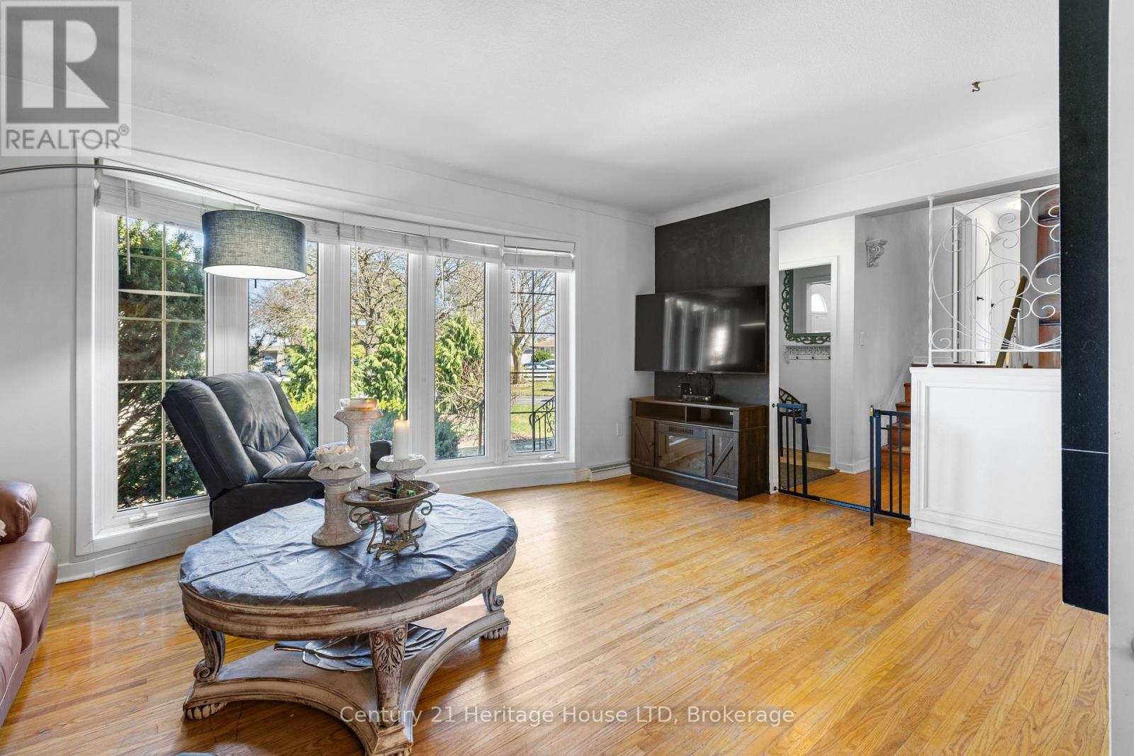 8 Saturn Court, St. Catharines, Ontario  L2M 2T1 - Photo 4 - X12988802