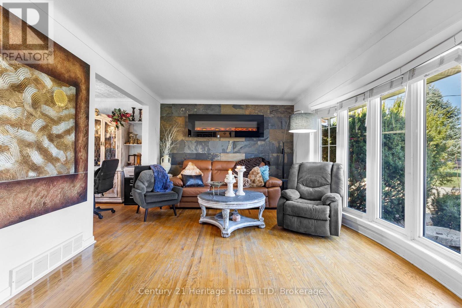 8 Saturn Court, St. Catharines, Ontario  L2M 2T1 - Photo 5 - X12988802