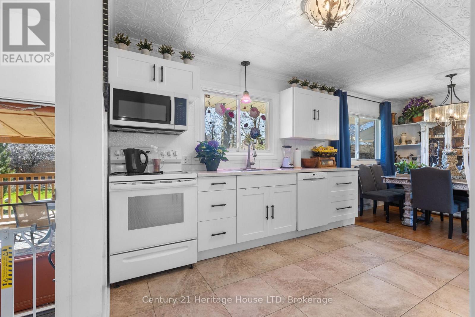 8 Saturn Court, St. Catharines, Ontario  L2M 2T1 - Photo 8 - X12988802