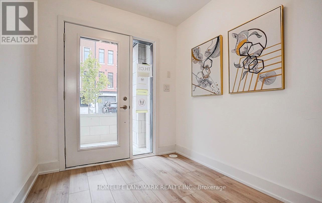 27 Chestnut Court, Aurora, Ontario  L4G 4A4 - Photo 3 - N12983030